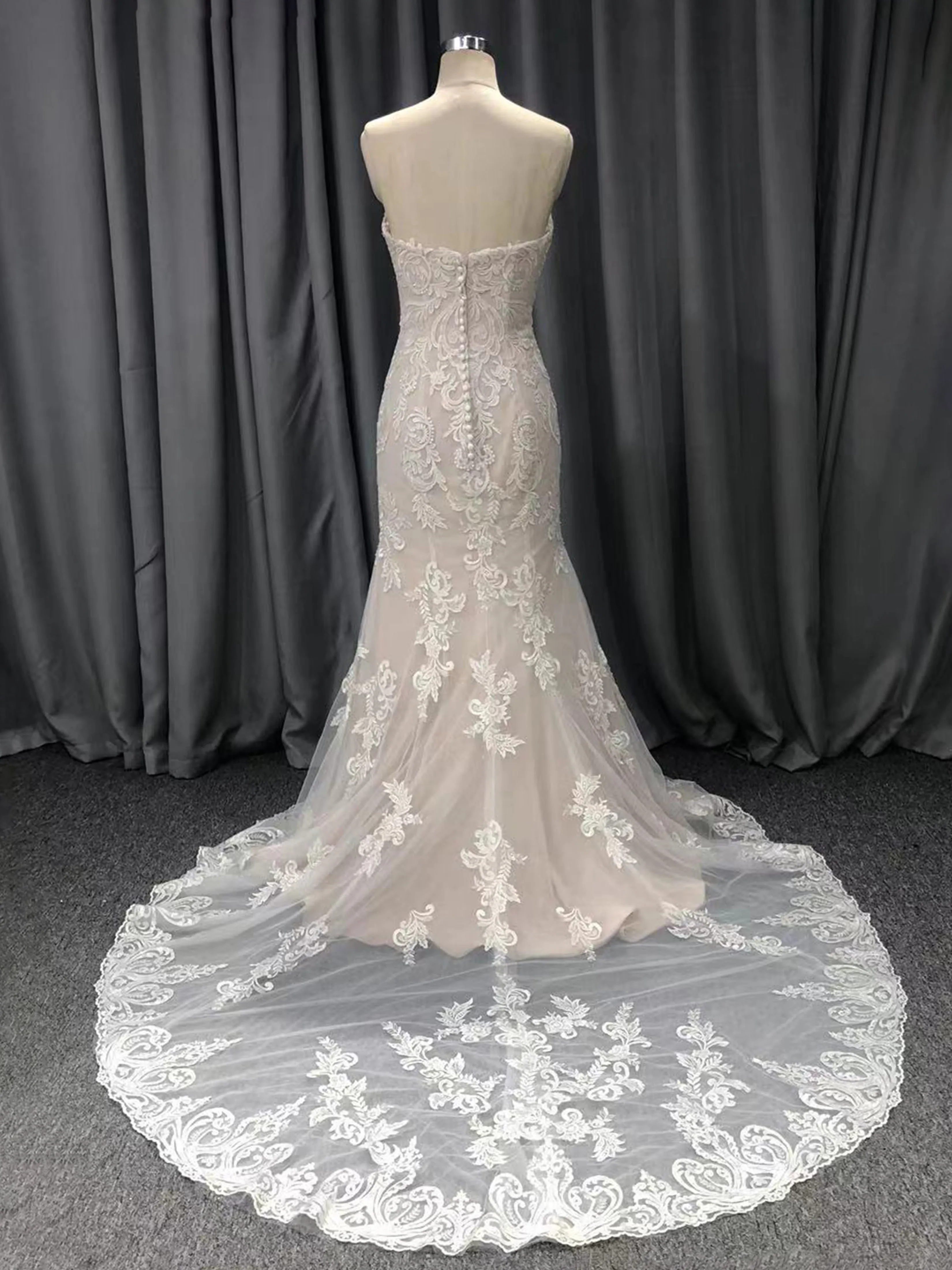 Cache cœur Dentelle Robe de Mariée avec la courte traîne