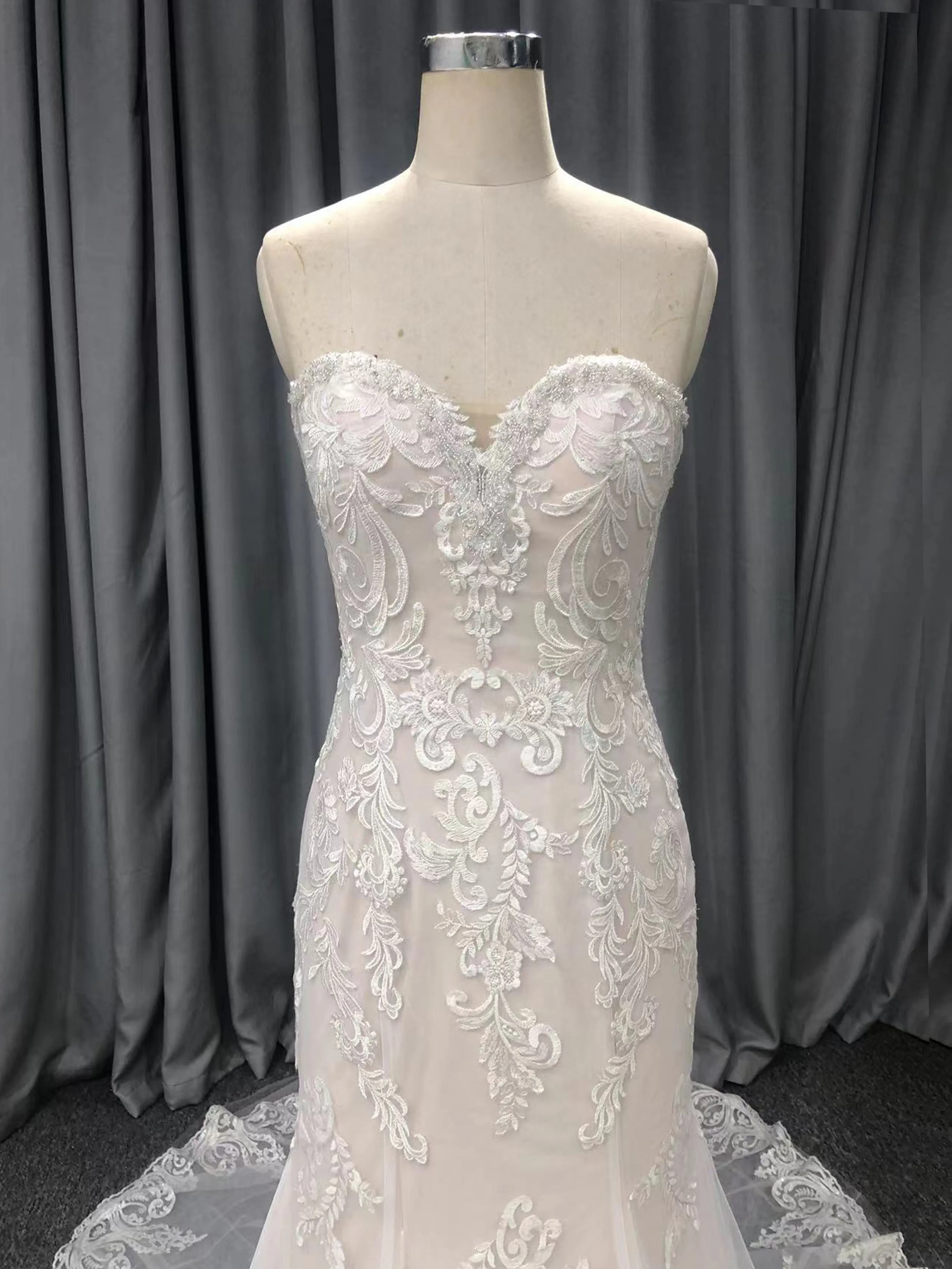 Cache cœur Dentelle Robe de Mariée avec la courte traîne