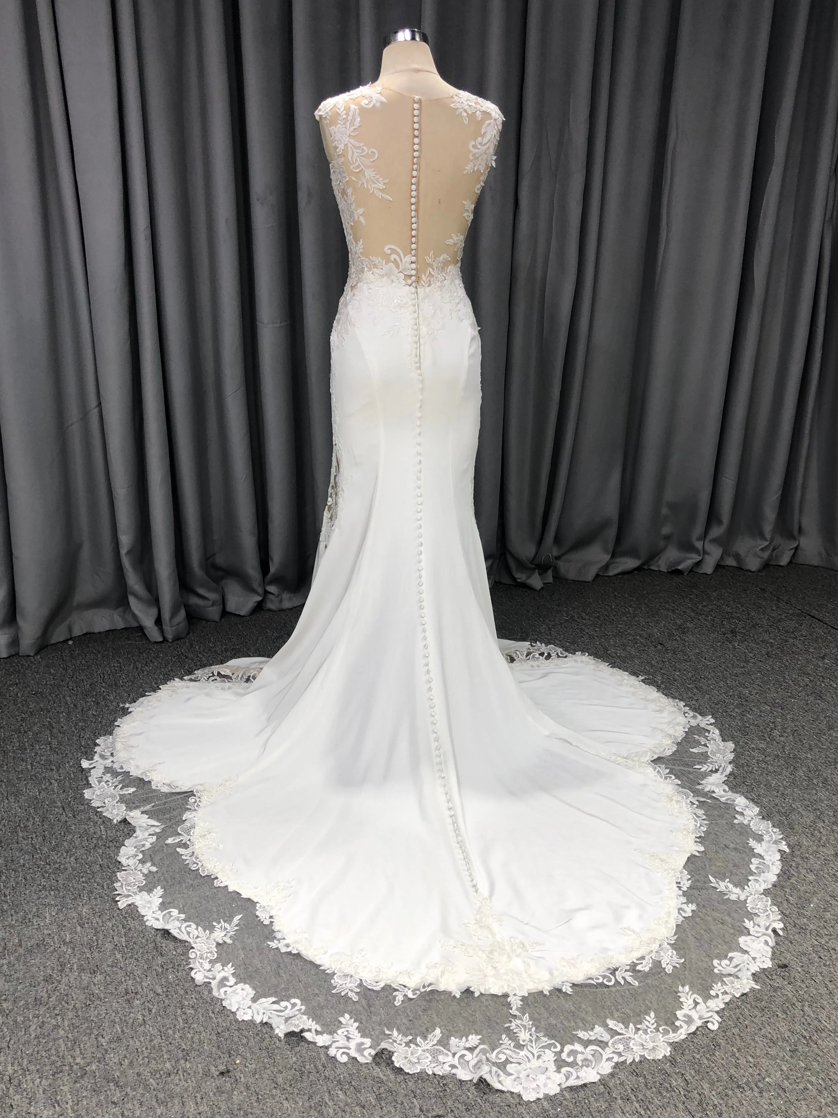 Charmeur cache cœur Dentelle Robe de Mariée avec la courte traîne