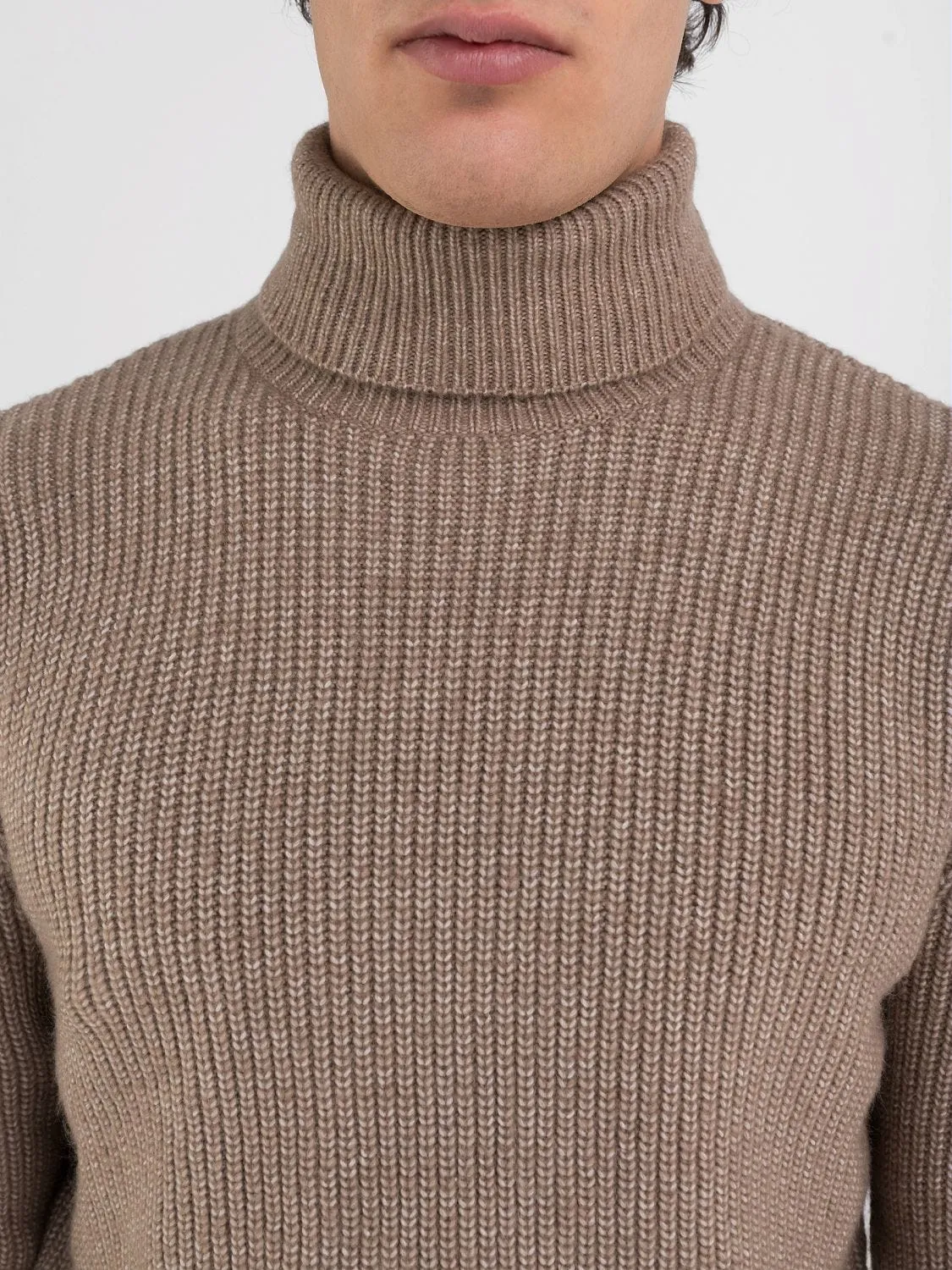 HIGH-NECK SWEATER