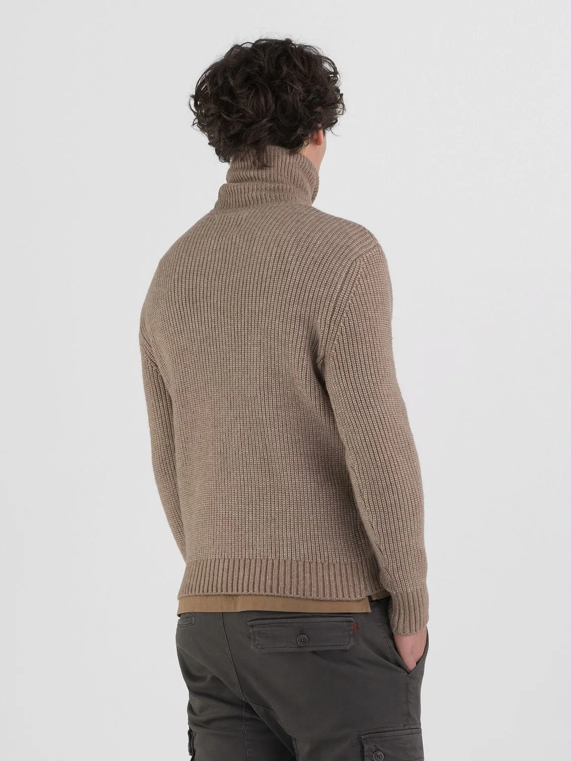 HIGH-NECK SWEATER