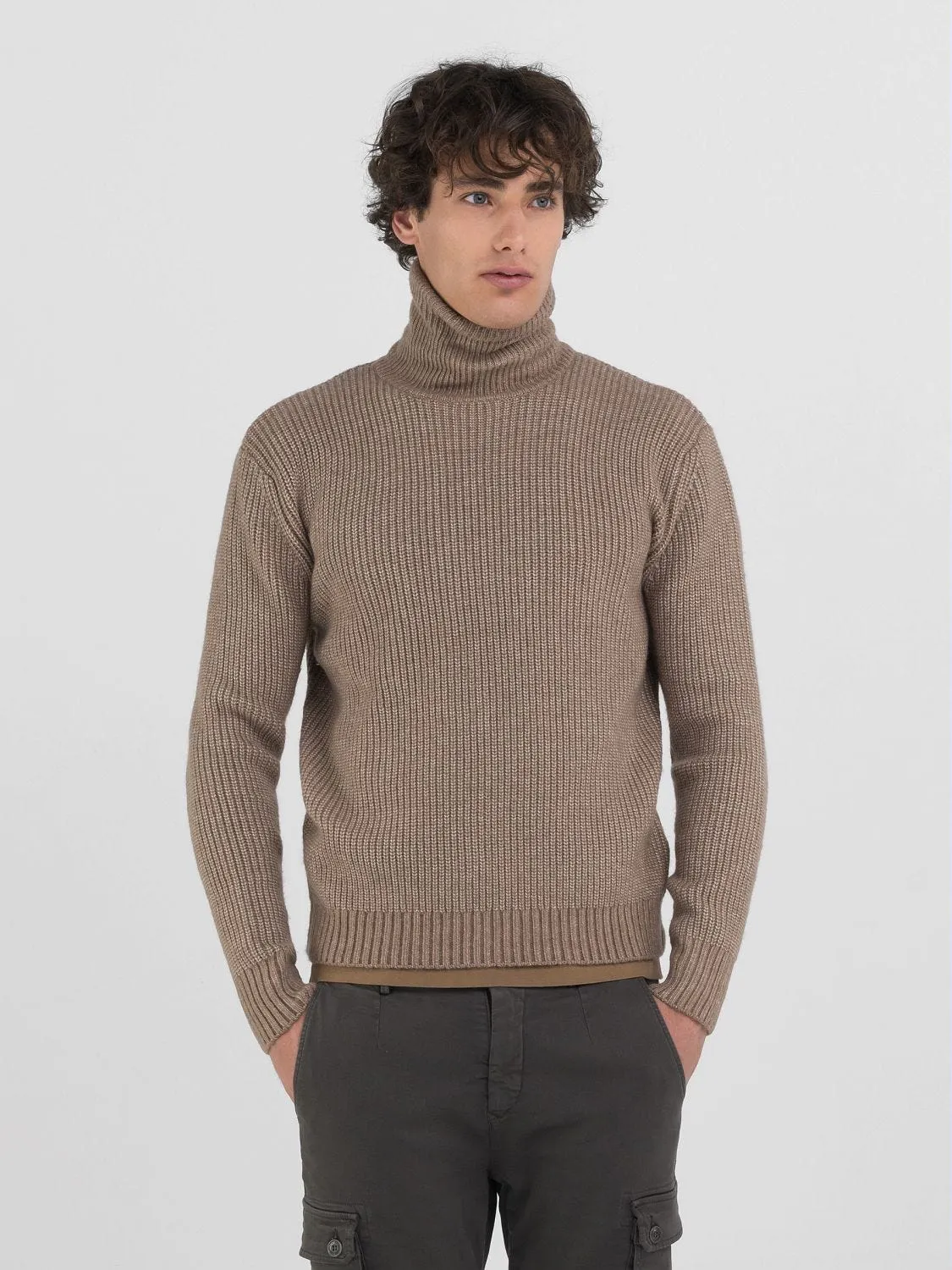 HIGH-NECK SWEATER