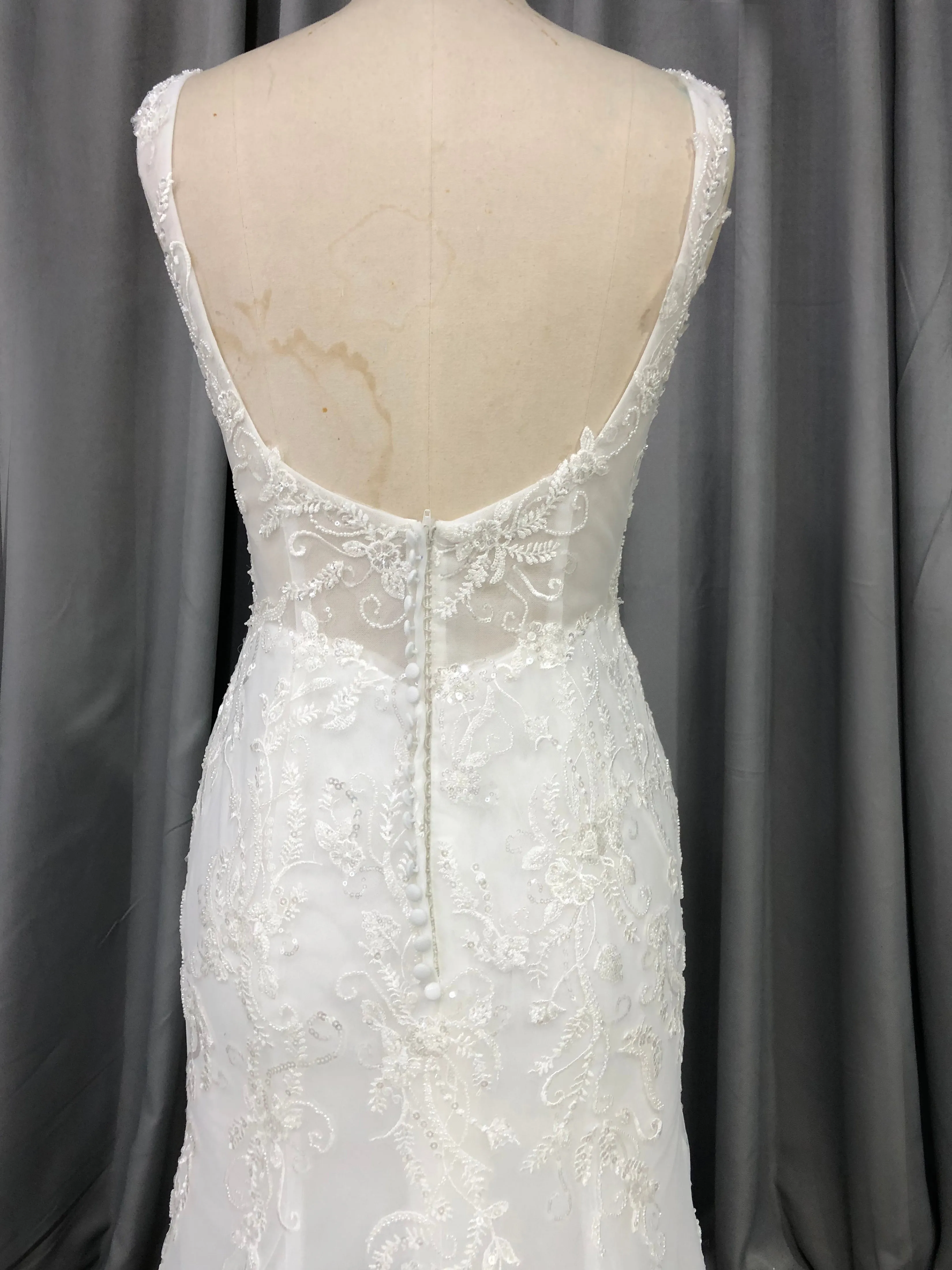 Robe fourreau Col V  Dentelle Robe de Mariée avec la courte traîne