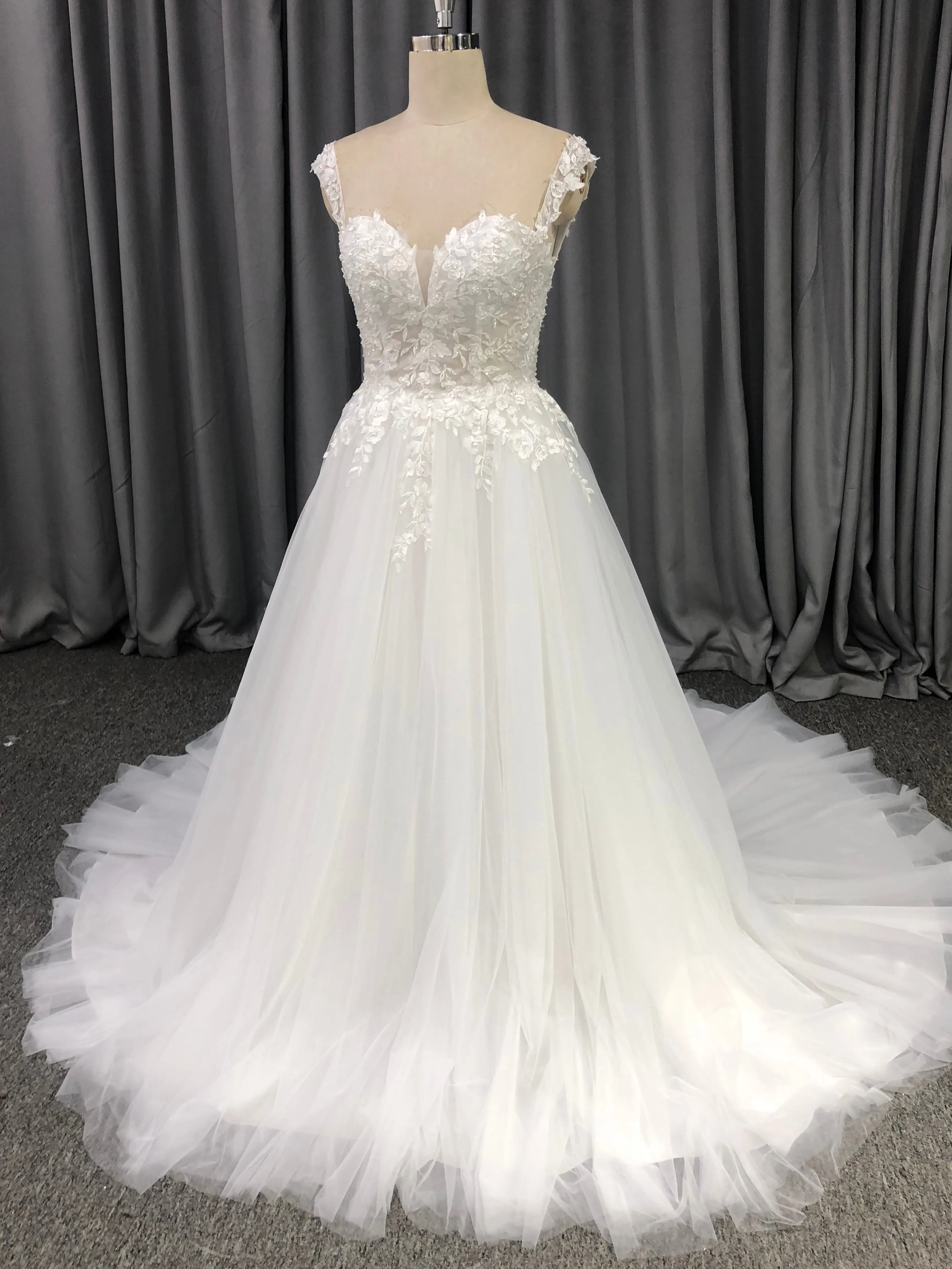 Robe trapèze cache cœur Dentelle&Tulle Robe de Mariée avec la courte traîne