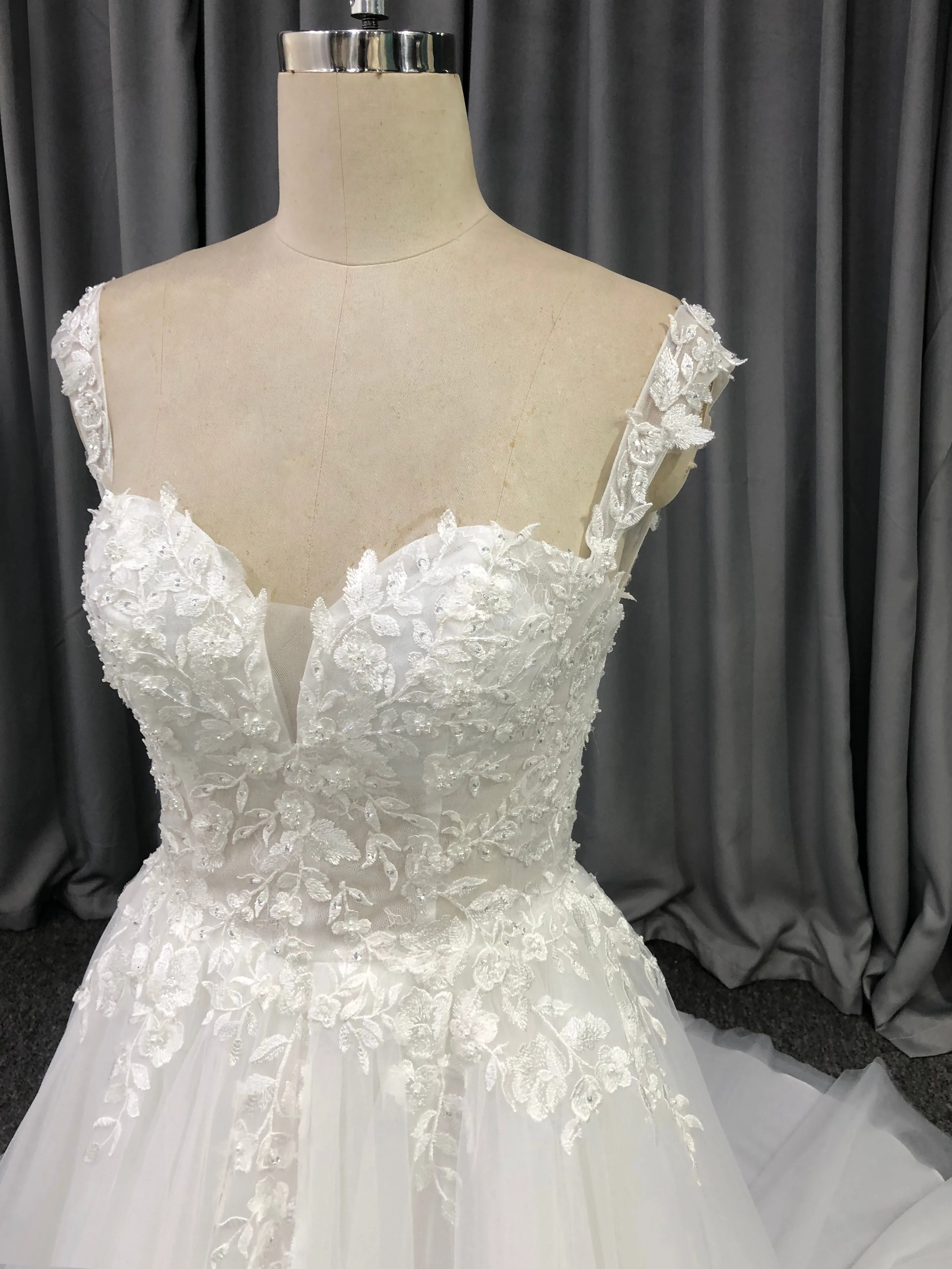 Robe trapèze cache cœur Dentelle&Tulle Robe de Mariée avec la courte traîne