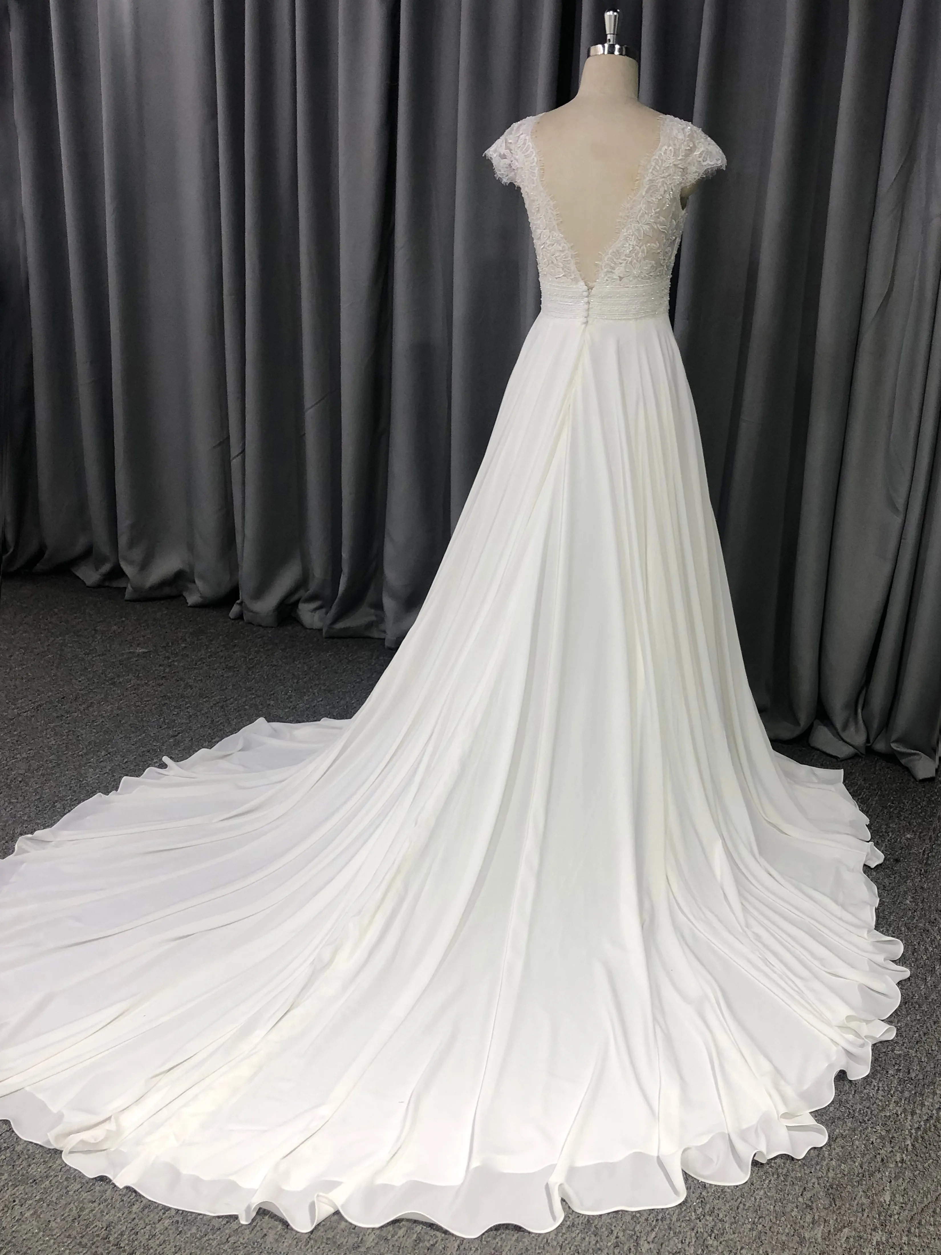 Robe trapèze Col V  Dentelle&Mousseline Robe de Mariée avec la courte traîne