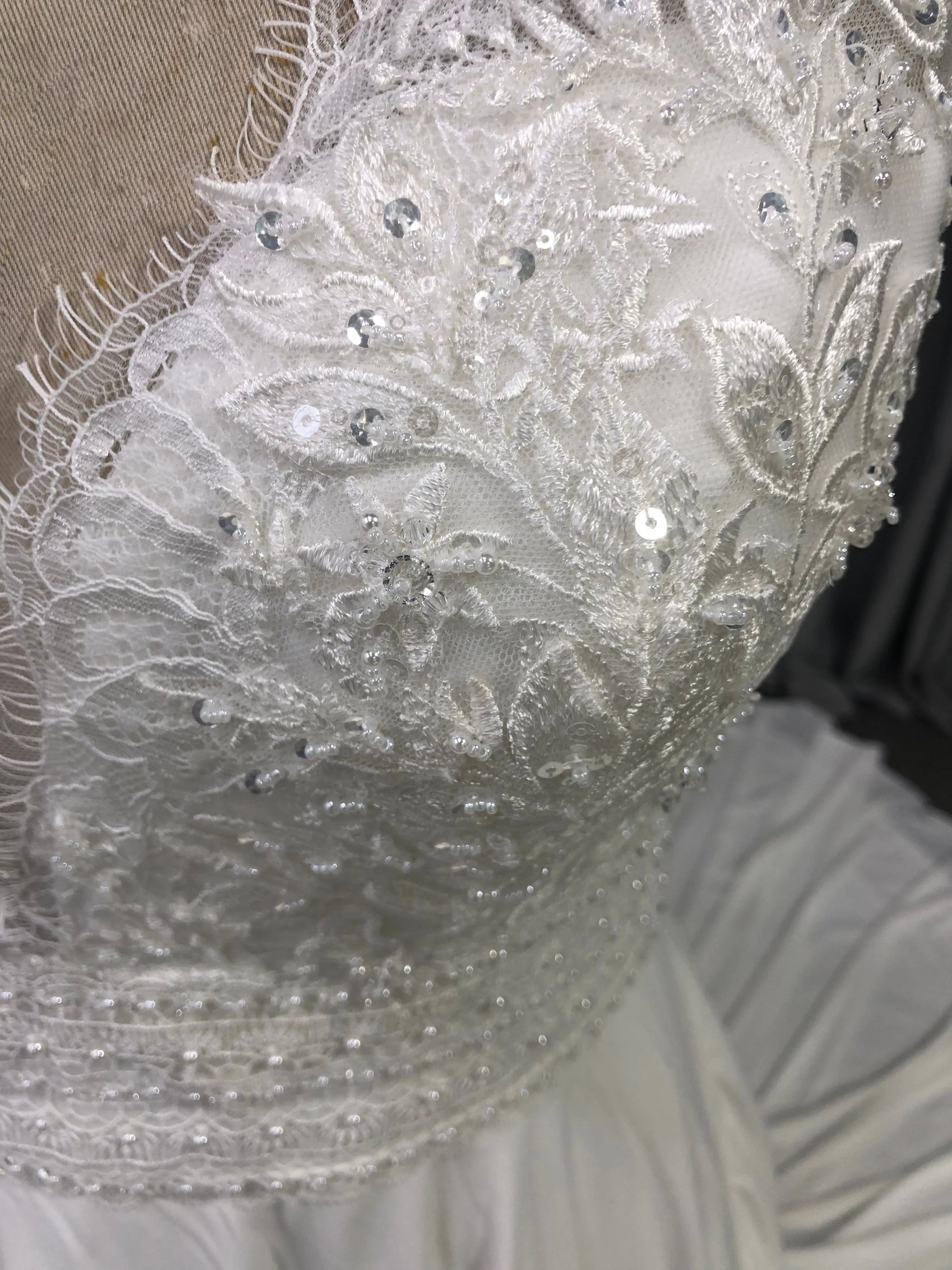 Robe trapèze Col V  Dentelle&Mousseline Robe de Mariée avec la courte traîne