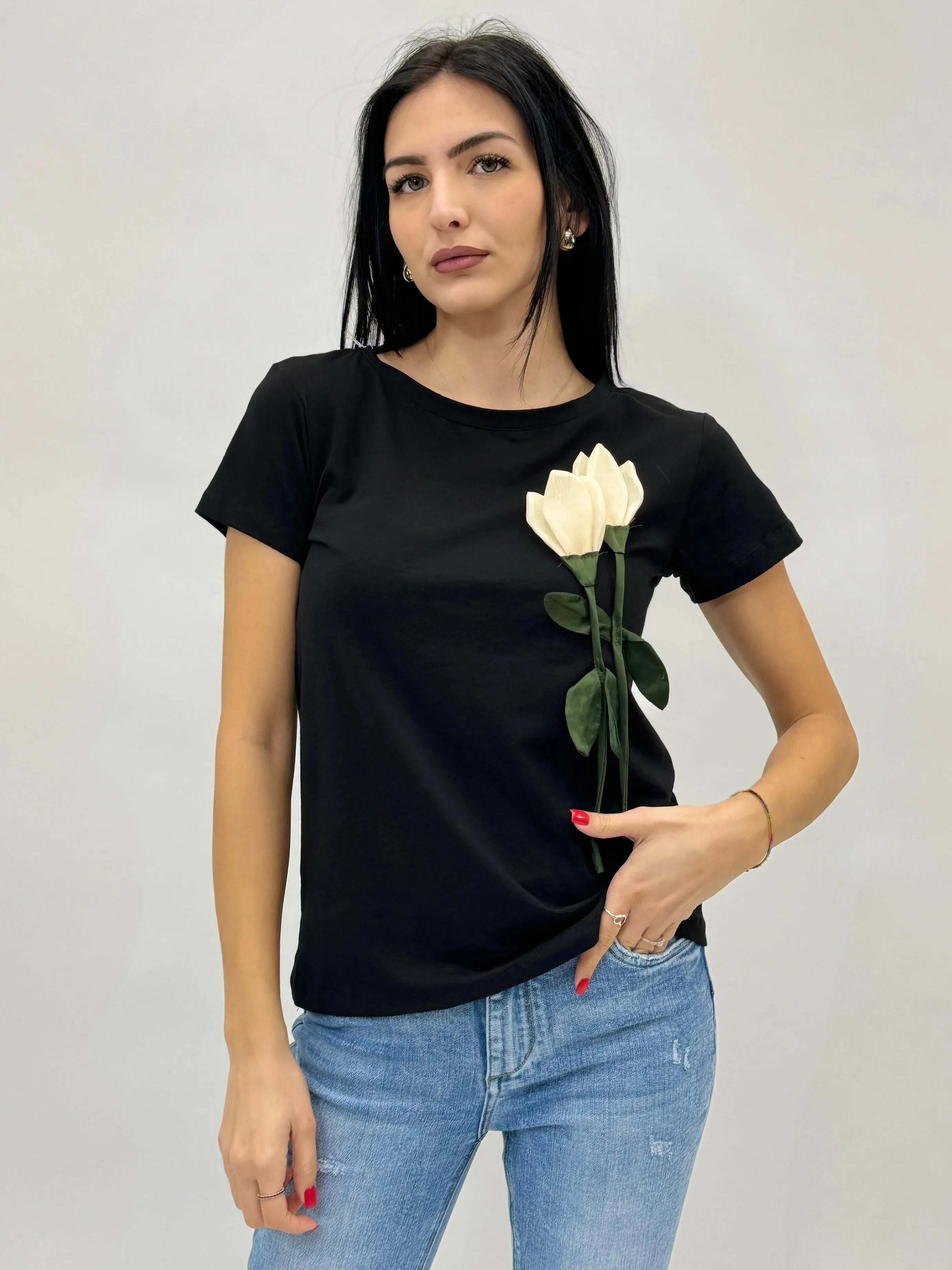 T-shirt con ricami tulipani