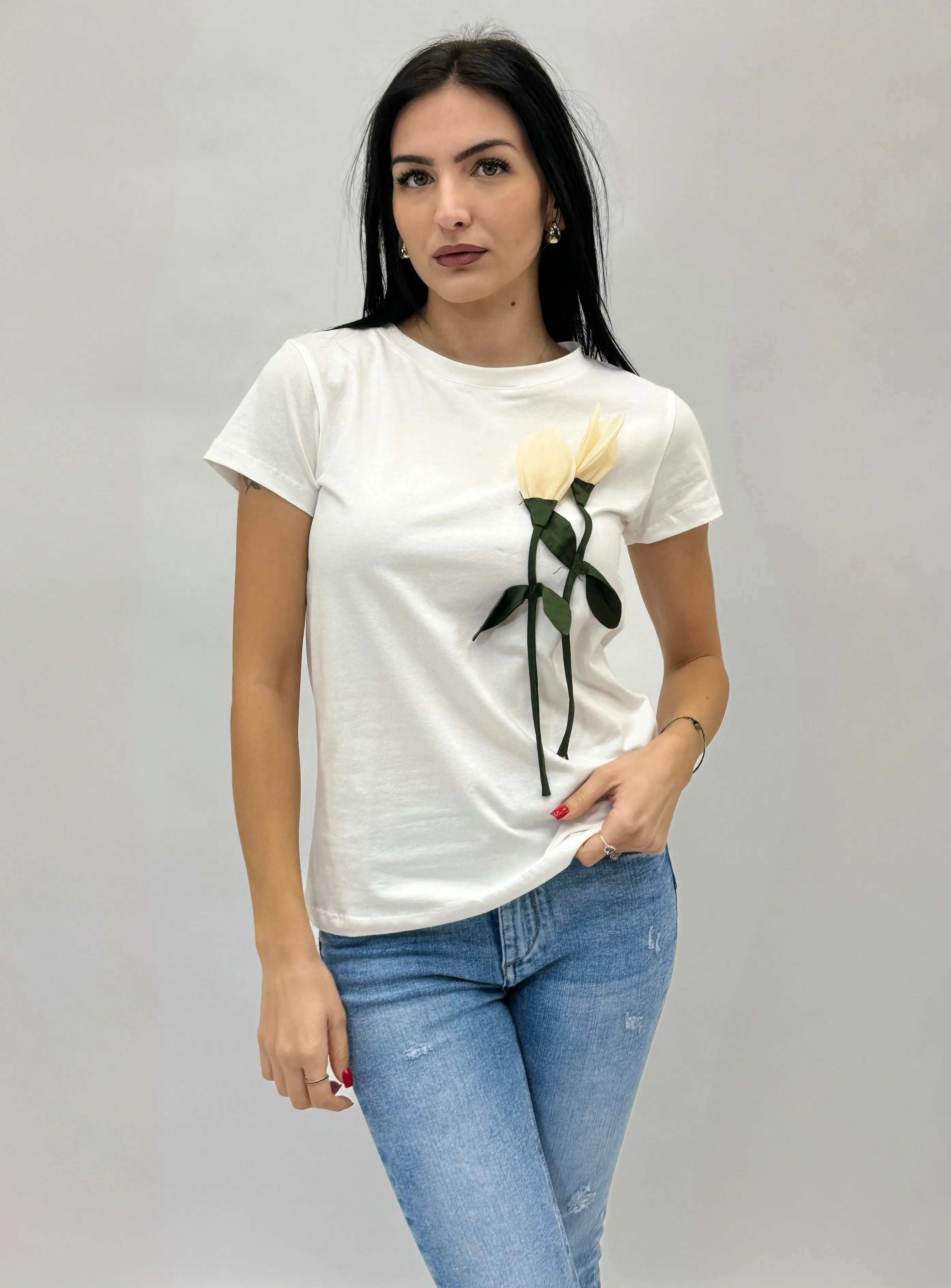 T-shirt con ricami tulipani