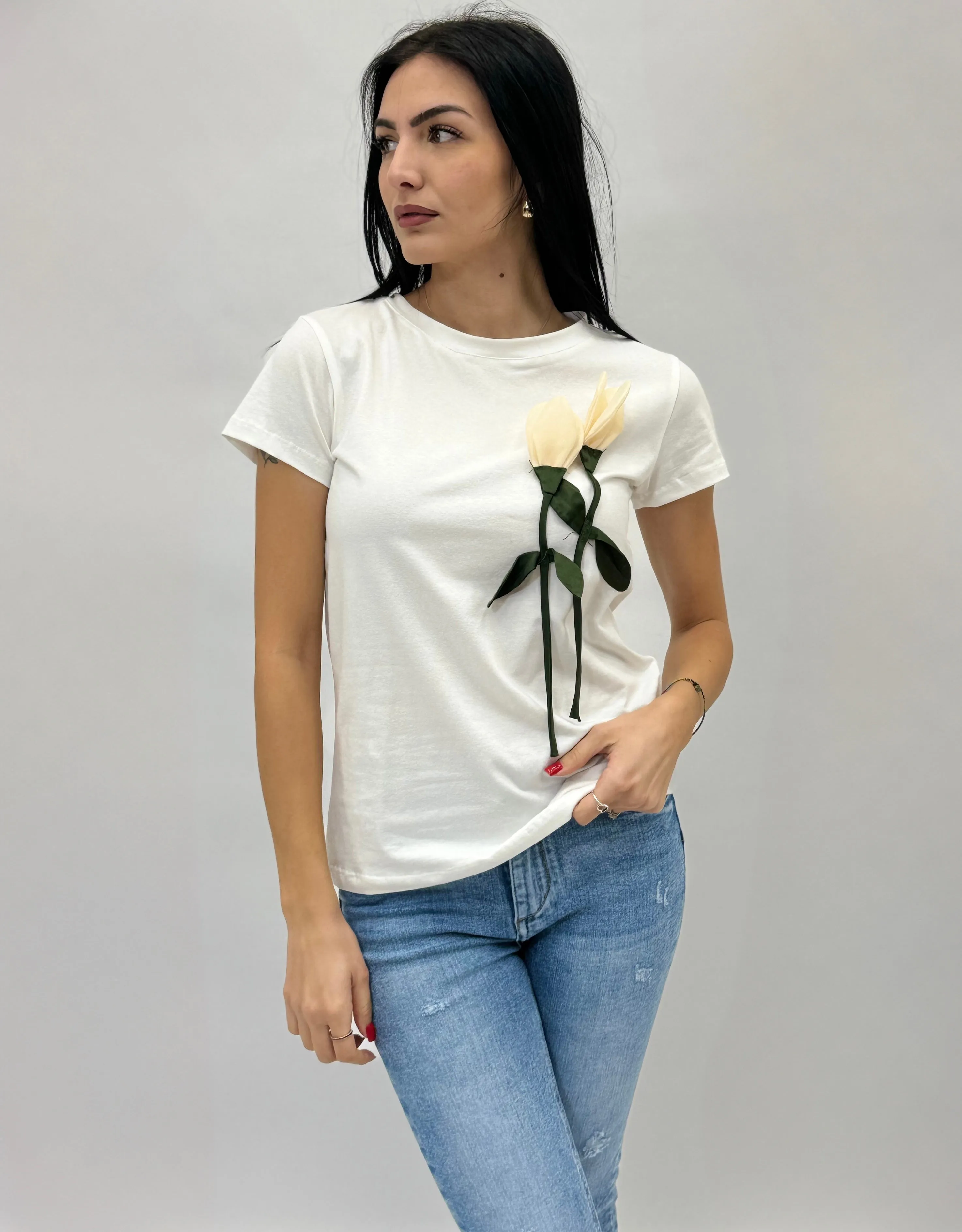 T-shirt con ricami tulipani