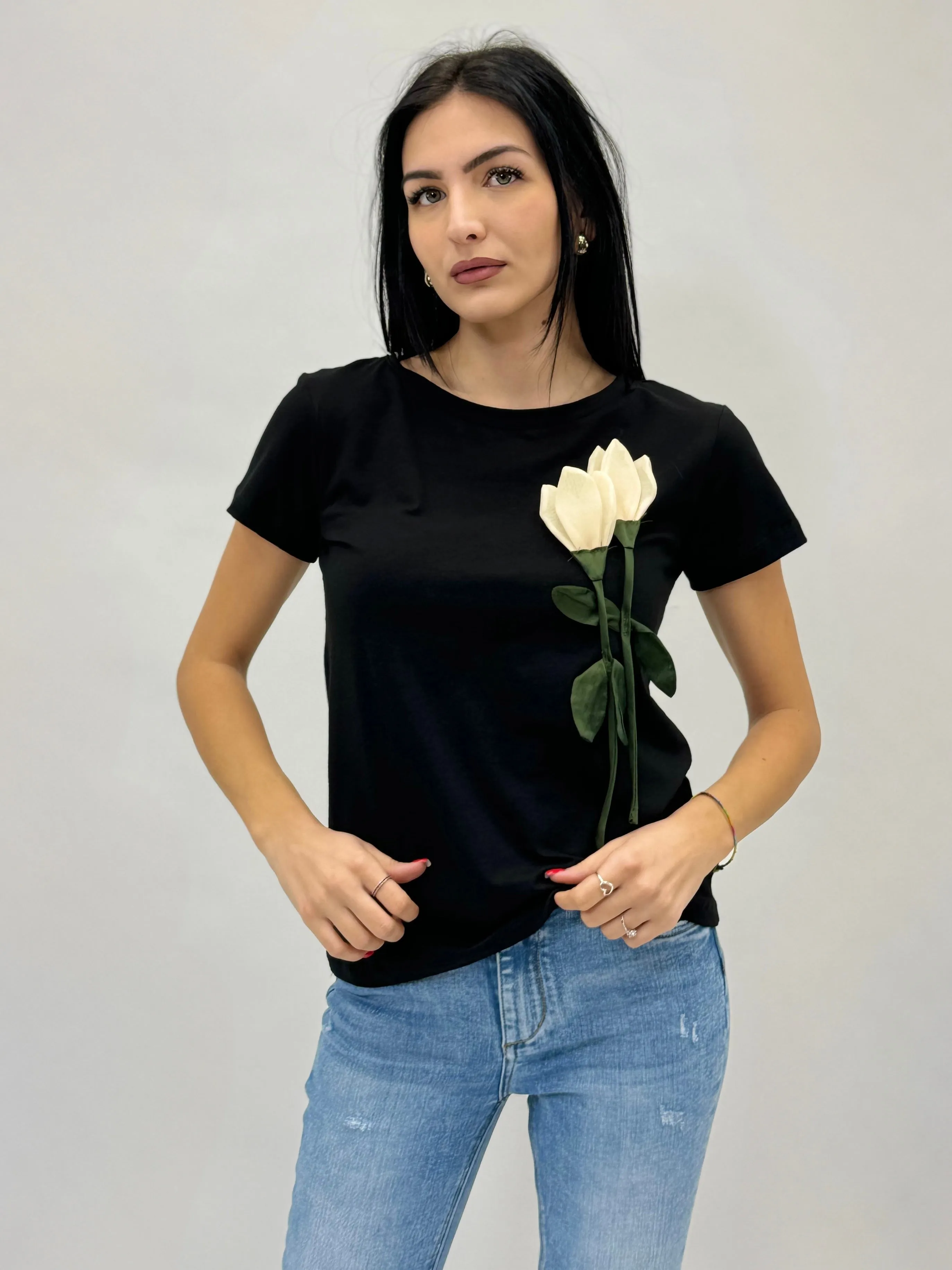 T-shirt con ricami tulipani