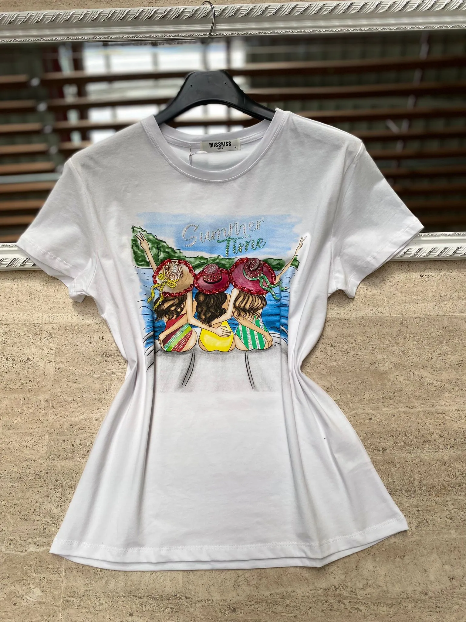 T-shirt in cotone con fantasia spiaggia