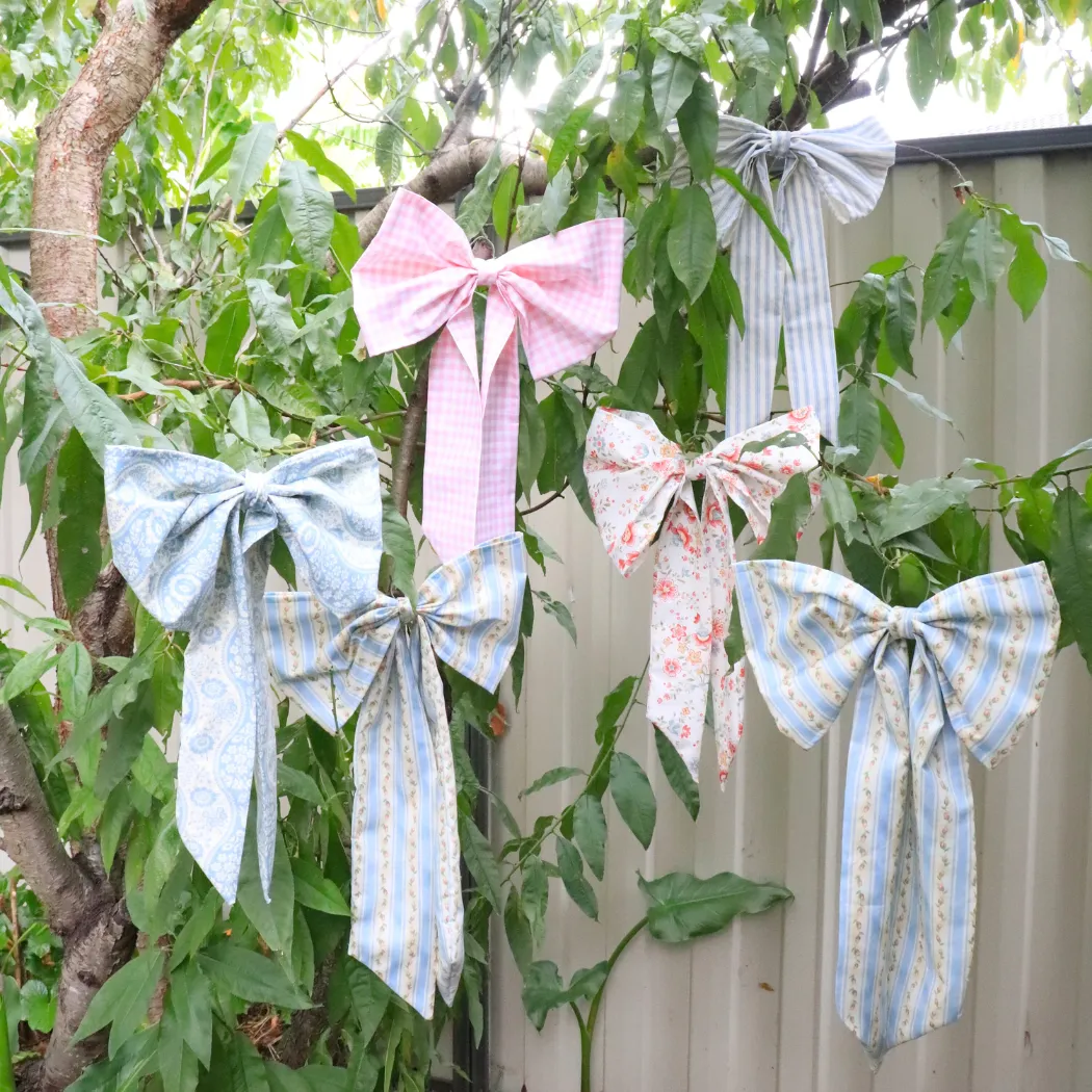 Vintage House Bow blue and white stripe